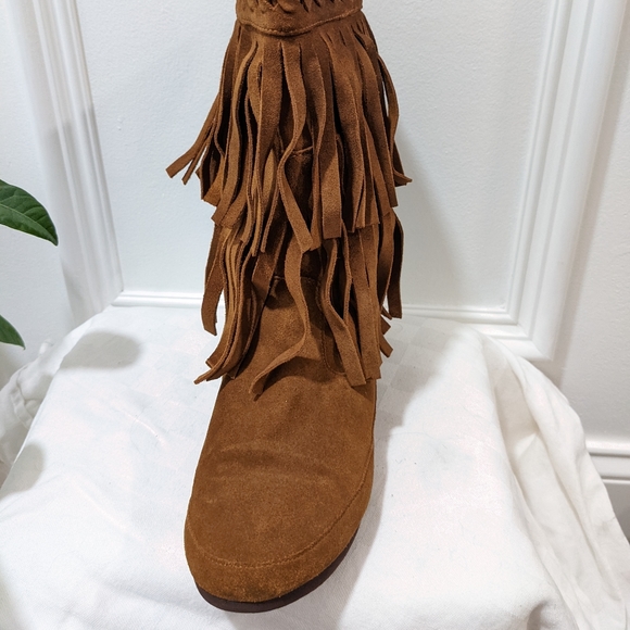Suede calf boots moccasin style by Steve Madden. - Picture 4 of 16